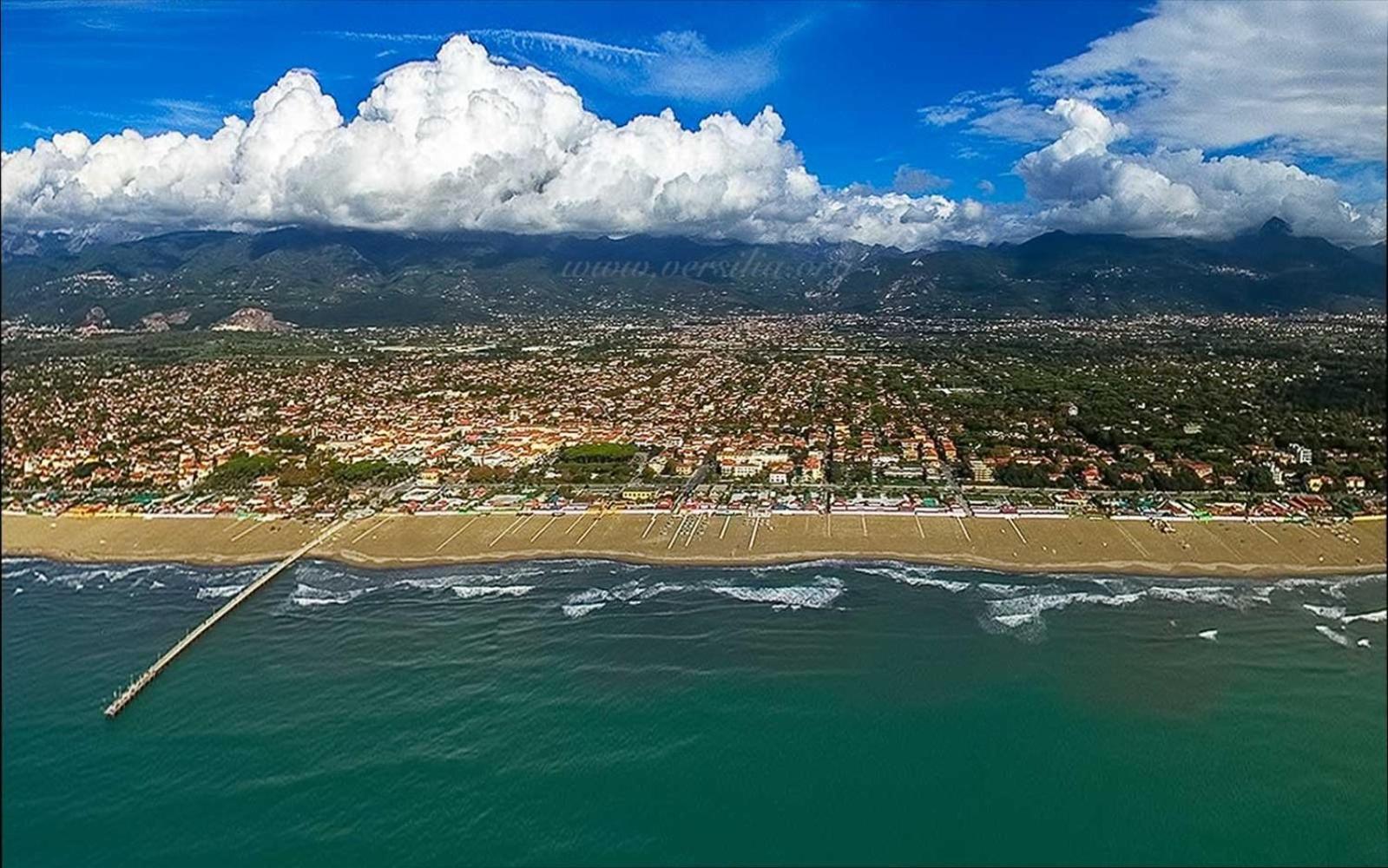 Hotel Coluccini Marina di Pietrasanta Exterior photo