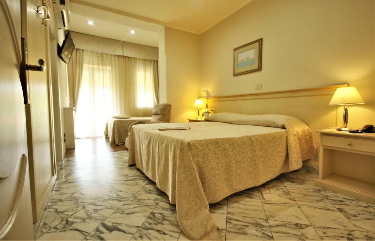 Hotel Coluccini Marina di Pietrasanta Exterior photo