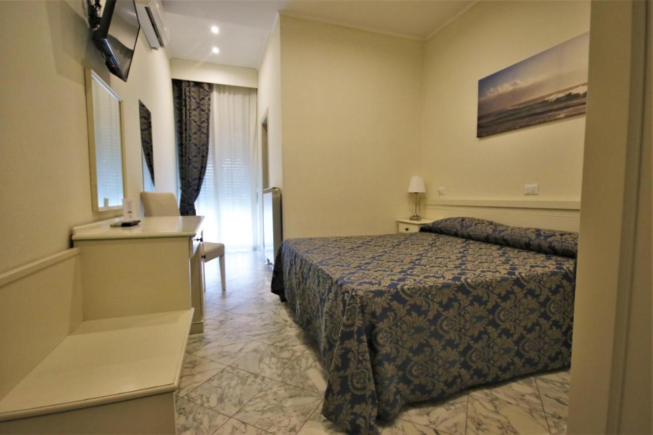 Hotel Coluccini Marina di Pietrasanta Exterior photo